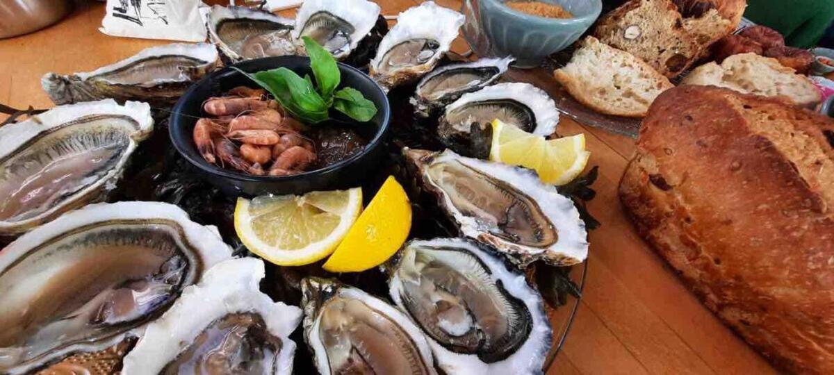 Une Peniche Dans Le Bassin A Flot Du Vieux Port La Rochelle  Ngoại thất bức ảnh